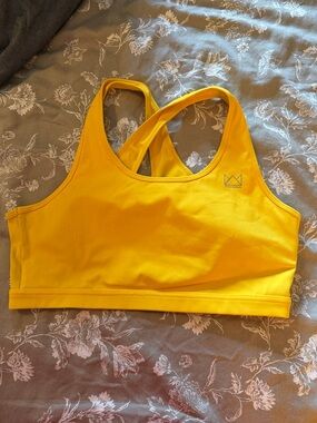 High-Impact Yellow Sports Bra with Cross-Back Straps - Royal Change